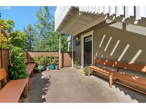 2187 W 15th Ct, Eugene, OR, 97402-3461 | Card Image