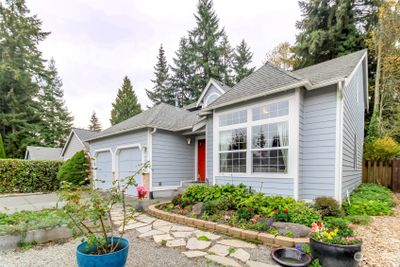 Big bay window. Vinyl windows throughout. | Image 2