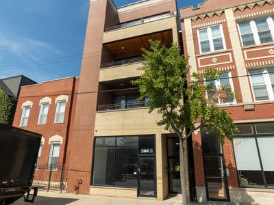 3 - 2142 W Chicago Avenue, Condo with 2 bedrooms, 2 bathrooms and 2 parking in Chicago IL | Image 1