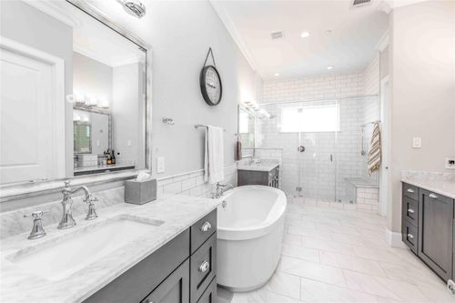 2110 Mason St, Houston, TX, 77006-2108 | Card Image