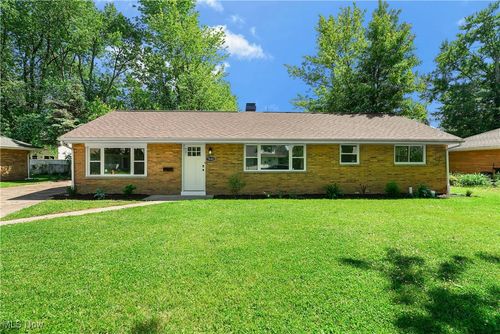 7644 Holly Dr, Mentor-On-The-Lake, OH, 44060-3221 | Card Image