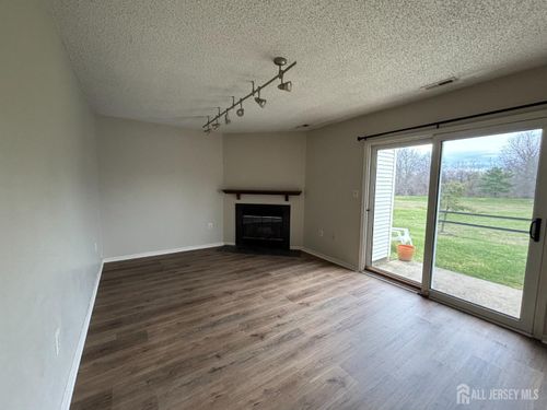 62 Colleen Ct, Kendall Park, NJ, 08824-1522 | Card Image