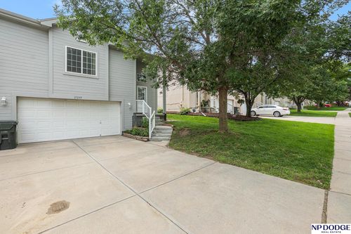 17209 Manderson St, Omaha, NE, 68116-3130 | Card Image