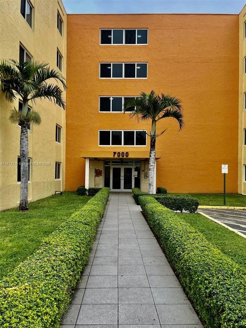 121-7000 Nw 186th St, Hialeah, FL, 33015 | Card Image