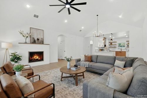 514 Contour Dr, Spring Branch, TX, 78070-4706 | Card Image