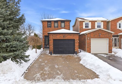 102 Melissa Cres, Whitby, ON, L1N8G4 | Card Image