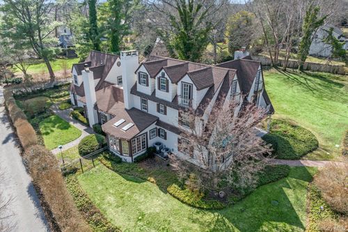 3 Wincoma Dr, Halesite, NY, 11743-1122 | Card Image