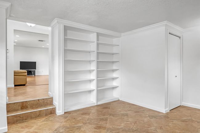 852 Palo Verde Ct, House other with 5 bedrooms, 3 bathrooms and null parking in Haverhill FL | Image 27