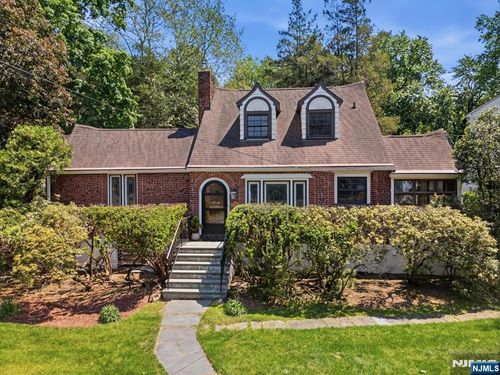 201 Little Falls Rd, Cedar Grove, NJ, 07009-1242 | Card Image