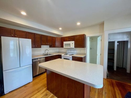 216 Front Street, Exeter, NH, 03833 | Card Image