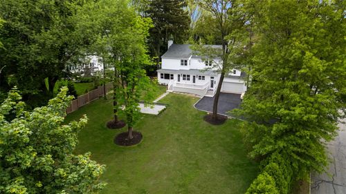 2 Crawford Rd, Harrison, NY, 10528-2232 | Card Image
