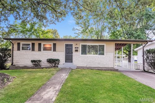 330 Moule Dr, Florissant, MO, 63031-1646 | Card Image