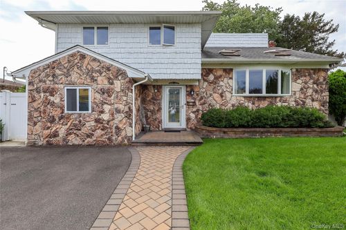 62 Summit St, Oyster Bay, NY, 11771-2318 | Card Image