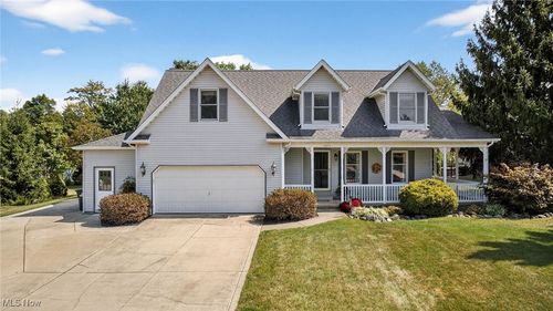 4075 Sterling Station Dr, Brunswick, OH, 44212-3992 | Card Image