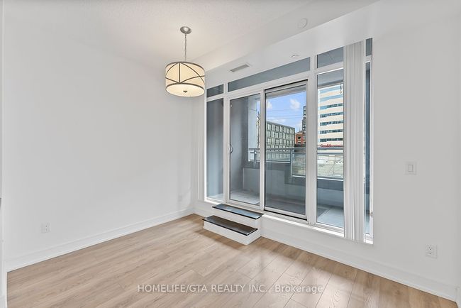 215 - 525 Adelaide St W, Condo with 3 bedrooms, 2 bathrooms and 1 parking in Toronto ON | Image 11
