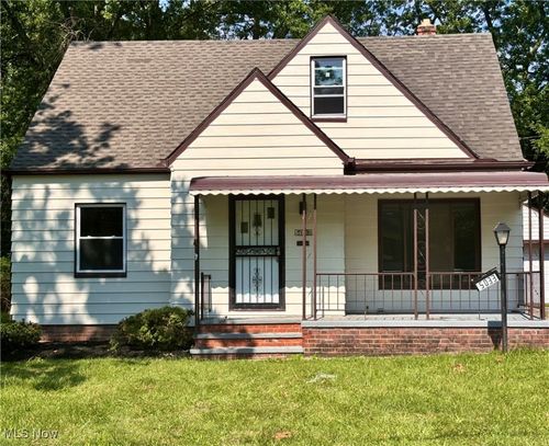 5033 Greenhurst Dr, Maple Heights, OH, 44137-1123 | Card Image