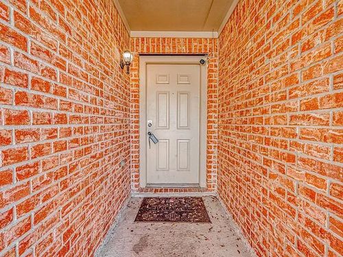 5322 Cinnamon Lake Dr, Baytown, TX, 77521-7830 | Card Image