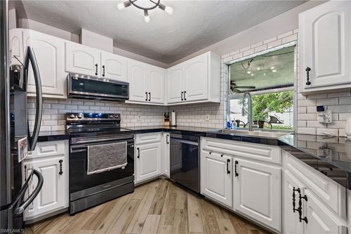 463 Se 17th Ave, Cape Coral, FL, 33990-1649 | Card Image