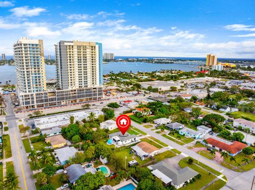 121 Bayberry Dr, Lake Park, FL, 33403-3543 | Card Image