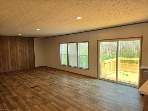 196 Briar Creek Ests, Thomasville, NC, 27360 | Card Image