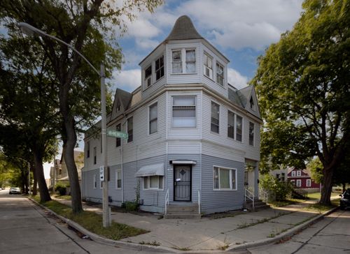 1801 W Meinecke Ave, Milwaukee, WI, 53206-2062 | Card Image