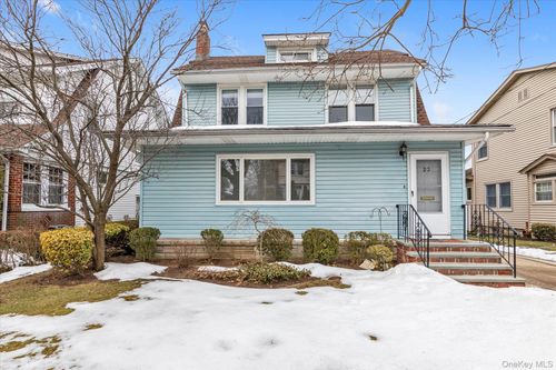 23 Thompson Pl, Lynbrook, NY, 11563-4022 | Card Image