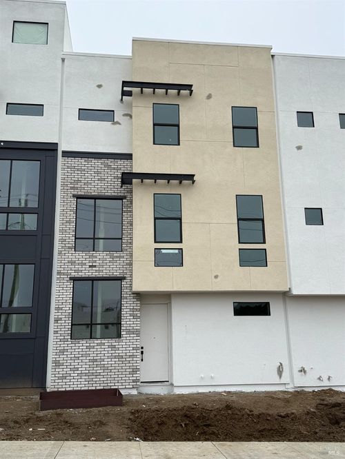 707 Catherine St, Vacaville, CA, 95688-3953 | Card Image