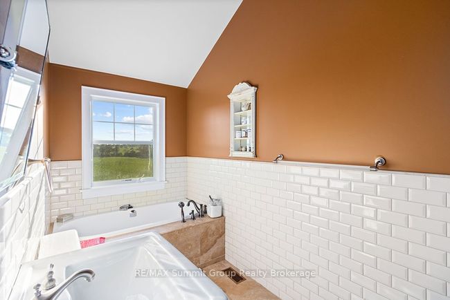 385073 4 Th Concession A, Home with 5 bedrooms, 6 bathrooms and 16 parking in Municipality Of Grey Highlands ON | Image 23
