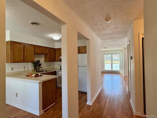 14 Pond Dr E, Rhinebeck, NY, 12572-1926 | Card Image