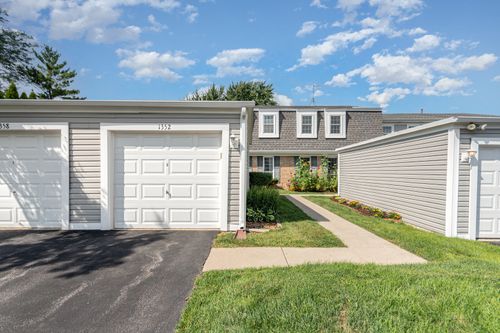 1352 Oxford Cir, Roselle, IL, 60172-2639 | Card Image