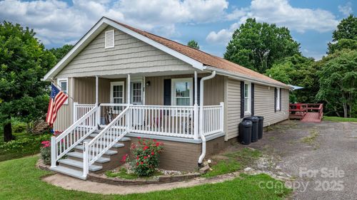 70 Grove St, Marion, NC, 28752-4322 | Card Image