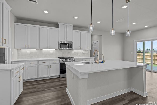 1520 Upwell Crk, House other with 3 bedrooms, 3 bathrooms and null parking in New Braunfels TX | Image 12