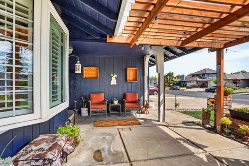 1042 Norfolk Road, Alameda, CA, 94551 | Card Image