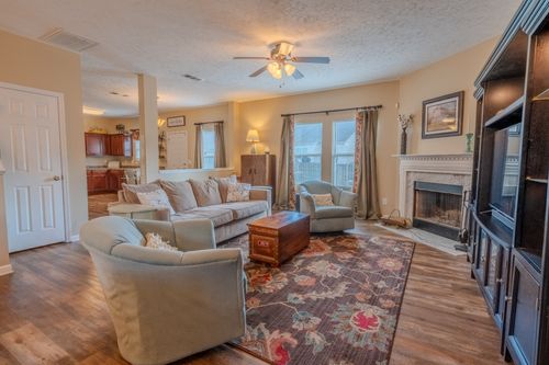 607 Pemberton Dr, Lebanon, TN, 37087-7653 | Card Image