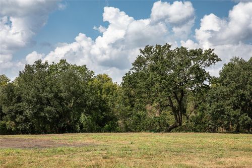 400 S Railroad St, Burton, TX, 77835-5828 | Card Image
