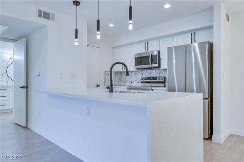 2075-555 E Silverado Ranch Blvd, Las Vegas, NV, 89183-6286 | Card Image