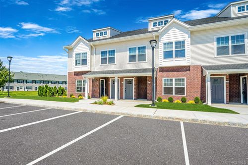 elm-upper-w-loft-725 Eastview Dr, Central Islip, NY, 11722-4554 | Card Image