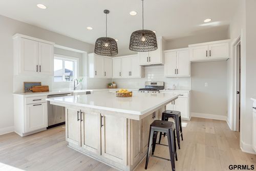 21359 E Cir, Elkhorn, NE, 68022-3267 | Card Image