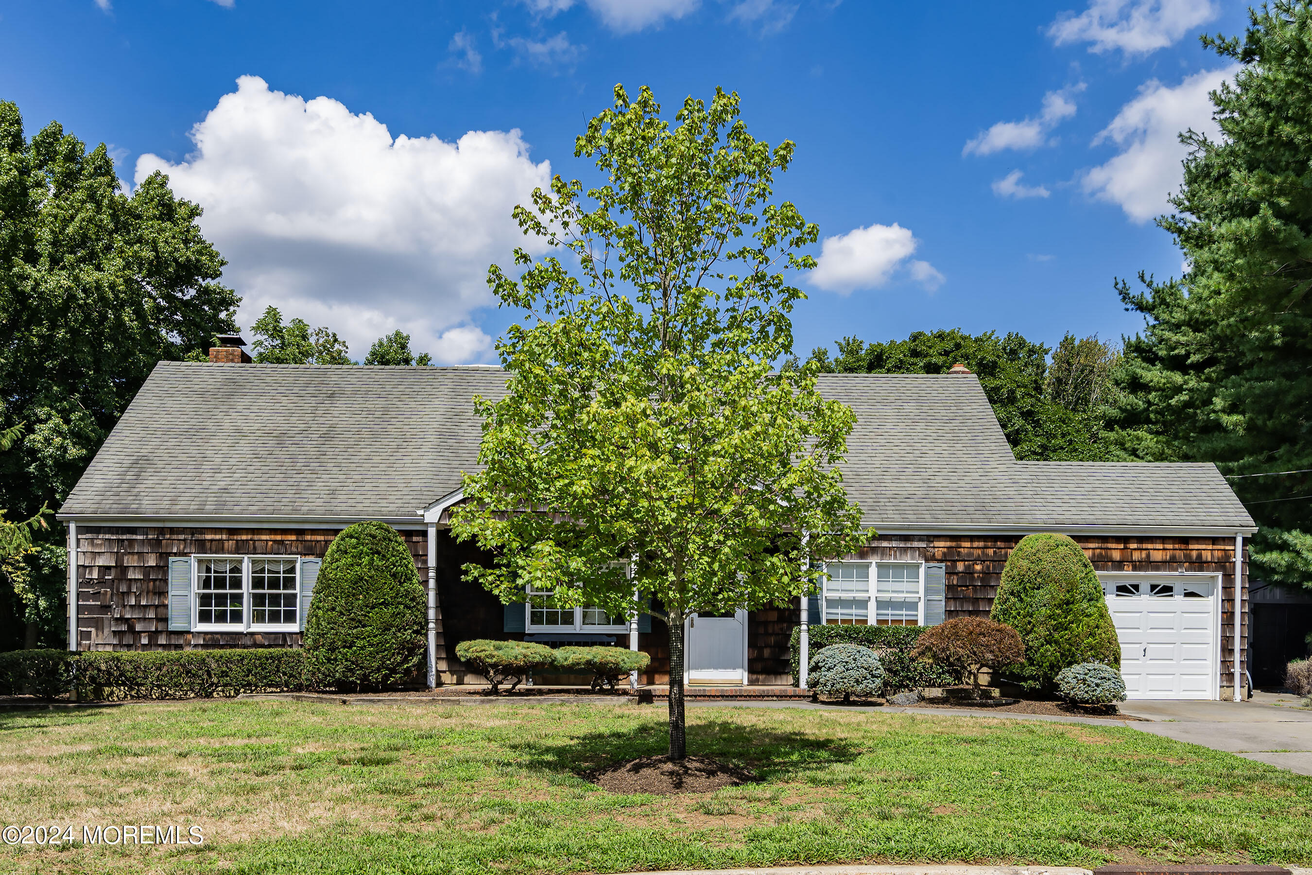 Beechwood Dr, Shrewsbury, NJ 07702