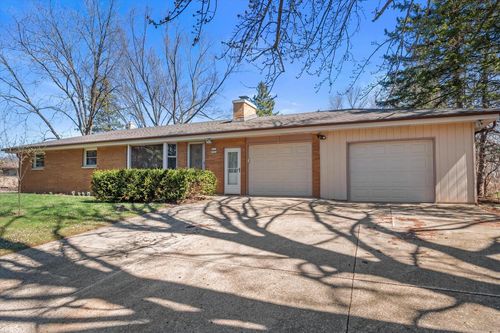 W151N7824 Hilltop Drive, Menomonee Falls, WI, 53051 | Card Image