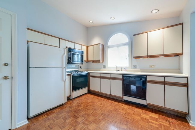 2021 Liberty Ln, House other with 3 bedrooms, 2 bathrooms and 2 parking in Gurnee IL | Image 10