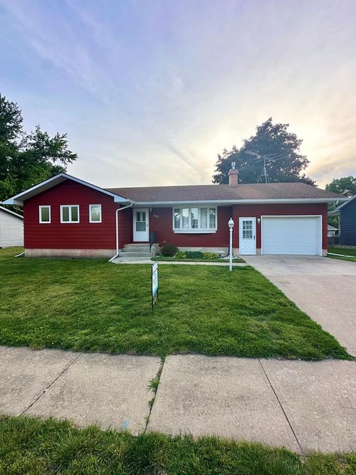 2722 North 13th Place, Fort Dodge, IA, 50501 | Card Image