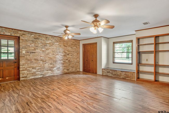 559 N Elm St, House other with 3 bedrooms, 2 bathrooms and null parking in Frankston TX | Image 7