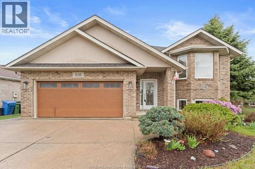 858 Hacienda, Windsor, ON, N9G2T1 | Card Image