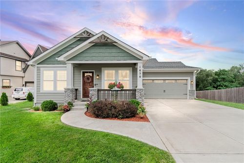 1650 Southview Dr, Liberty, MO, 64068-9128 | Card Image