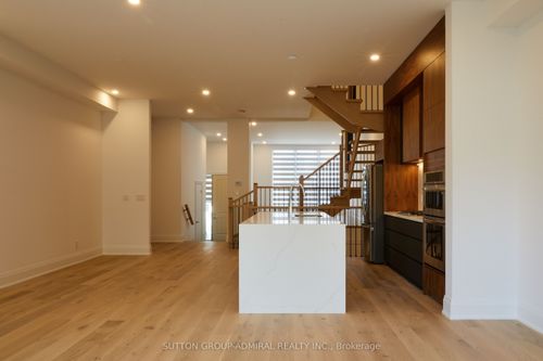 18 Direzze Crt, Richmond Hill, ON, L4C5T8 | Card Image