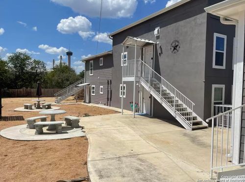 319 Olive St, San Antonio, TX, 78203-1386 | Card Image