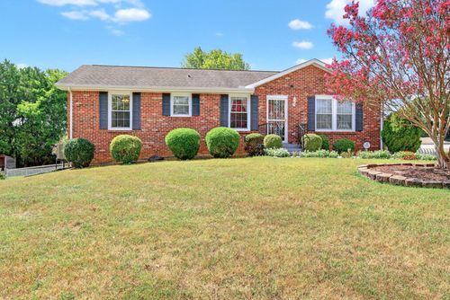 330 Bancroft Dr, Clarksville, TN, 37042-5469 | Card Image