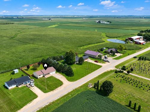 3023 160th St, Dyersville, IA, 52040-8742 | Card Image