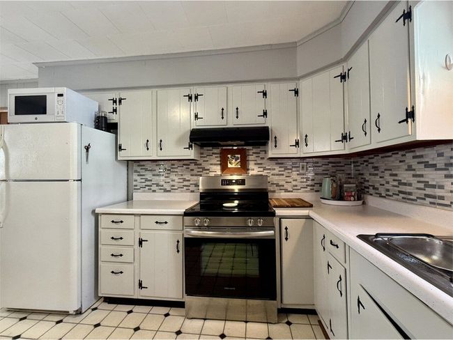 39 Converse Ct, House other with 3 bedrooms, 2 bathrooms and null parking in Burlington VT | Image 8